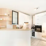 Heol, 5eme Etage,face 公寓 *